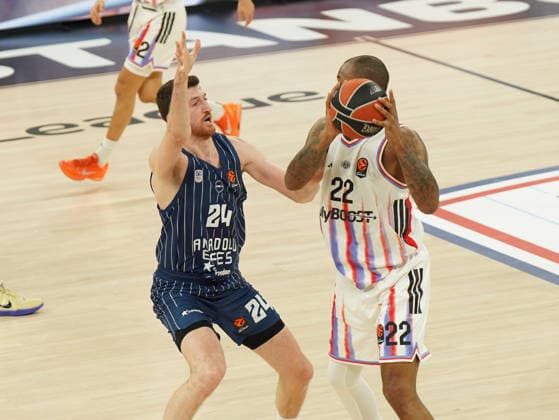 ISTANBUL, TURKEY - JANUARY 7: Ercan Osmani (24)of Anadolu Efes and Amath Mbaye (22) of Paris Basketball in action during the EuroLeague Regular Season Round 20 match between Anadolu Efes Istanbul and Paris Basketball at Turkcell Basketball Development Center on January 7, 2026 in Istanbul, Turkey. (Photo by Seskimphoto ) Anadolu Efes Istanbul v Paris Basketball - Euroleague 2025 2026 