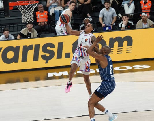 ISTANBUL, TURKEY - JANUARY 7: Kai Jones (88) of Anadolu Efes Istanbul and Jared Rhoden (8) of Paris Basketball in action during the EuroLeague Regular Season Round 20 match between Anadolu Efes Istanbul and Paris Basketball at Turkcell Basketball Development Center on January 7, 2026 in Istanbul, Turkey. (Photo by Seskimphoto ) Anadolu Efes Istanbul v Paris Basketball - Euroleague 2025 2026 
