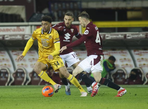 Arthur Atta of Udinese Calcio and Ardian Ismajli of Torino FC during the Italian Serie A, 2025 26 season, football match between Torino FC and Udinese Calcio, on 07 January 2026 at Stadio Olimpico â?? Grande Torino , Turin Italy. Photo Nderim KACELI  Copyright: xNderimxKaceli IPAxSportx xipa-agency.netx xx IPA_69799467 IPA_Agency_IPA69799467