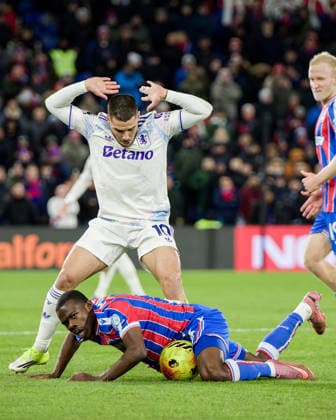 LONDON, ENGLAND - JANUARY 7: Emiliano Buendia of Aston Villa and Tyrick Mitchell of Crystal Palace during the Premier League match between Crystal Palace and Aston Villa at Selhurst Park on January 7, 2026 in London, England. (Photo by ) SPO 