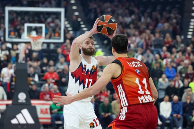 Gytis Redzevicius Baskonia Vitoria Gasteiz, 17 with ball with Vladimir Lucic FC Bayern Basketball, 11 , GER, FC Bayern Basketball vs Kosner Baskonia Vitoria Gasteiz, Basketball, Euroleague, Matchday 20, Season 2025 2026, 07 01 2026, GER, FC Bayern Basketball vs Kosner Baskonia Vitoria Gasteiz, Basketball, Euroleague, Matchday 20, Season 2025 2026, 07 01 2026 Munich Copyright: xEibner-Pressefoto JennixMaulx EP_JML