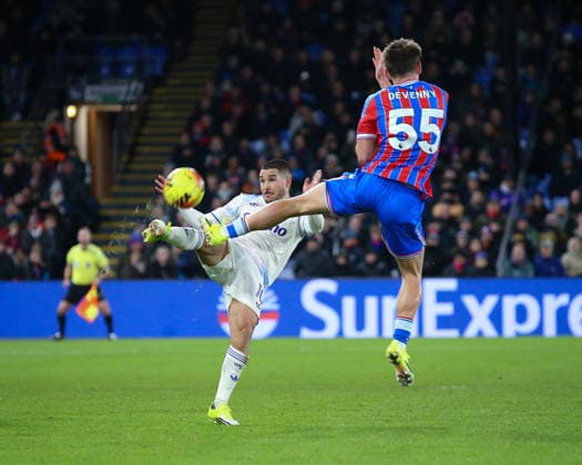 London, England, January 07 2026: Justin Devenny (55 Crystal Palace) attempts to block a clearance by Emi Buendia (10 Aston Villa) during the Premier League game between Crystal Palace and Aston Villa at Selhurst Park in London, England. (Photo by Jay Patel Sports Press Photo SPP) Copyright: xJayxPatel SportsxPressxPhoto SPPx Sportspressphoto_SPR79598