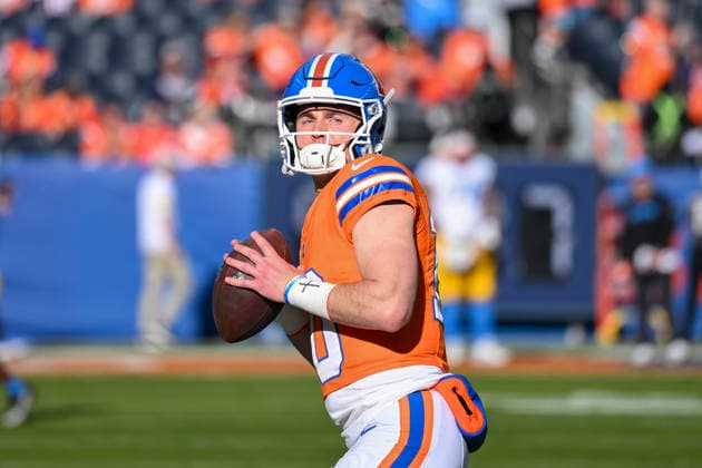 DENVER, CO - JANUARY 04: Bo Nix 10 of the Denver Broncos, in action during a game between the Los Angeles Chargers and the Denver Broncos at Empower Field at Mile High in Denver, CO on January 04, 2026. (Photo by Kevin Langley Icon Sportswire) NFL, American Football Herren, USA JAN 04 Chargers at Broncos EDITORIAL USE ONLY Icon202601029