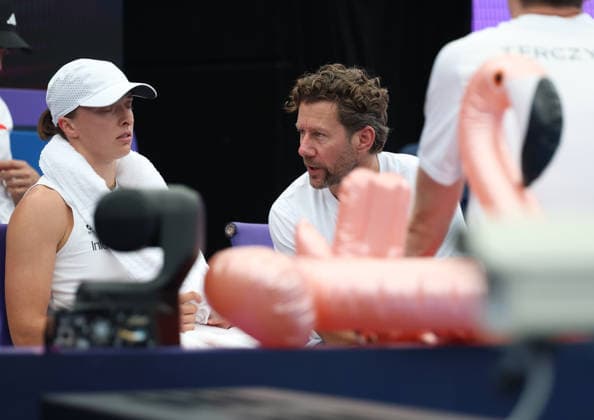 January 8, 2026, Sydney, New South Wales, Australia: IGA SWIATEK of Poland and her coach WIM FISSETTE of Belgium during the match against S. Lamens of Netherlands in the single competition group F during the United Cup at Ken Rosewall Arena, Sydney, Australia. Sydney Australia - ZUMAc278 20260108_zsp_c278_017 Copyright: xMarcinxCholewinskix