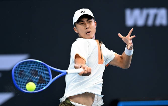 TENNIS BRISBANE INTERNATIONAL, Rinky Hijikata of Australia in action against Giovanni Mpetshi Perricard of France during day five of the Brisbane International tennis tournament at Pat Rafter Arena in Brisbane, Thursday, January 8, 2026. ( NO ARCHIVING, EDITORIAL USE ONLY BRISBANE QUEENSLAND AUSTRALIA  Copyright: xDARRENxENGLANDx 20260108142406563652