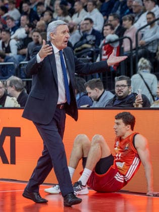 Stunned FCBB coach Svetislav PESIC and Bayerns 11 Vladimir LUCIC Basketball Bayern Baskonia 96 89 Euroleague, FC Bayern Basketball Kosner Baskonia Vitoria Gasteiz, round 20, season 2025 2026, on 7 1 2026 in Munich, S A P G A R D E N, Germany Source Copyright Credit Oryk HAIST xBASKETBALL-BAYERN-BASKONIAx