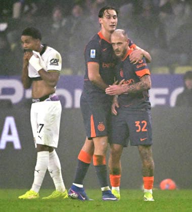 (260108) -- PARMA, Jan. 8, 2026 -- Inter Milan s Federico Dimarco (R) celebrates his goal during a Serie A football match between Parma and Inter Milan in Parma, Italy, Jan. 7, 2026. (Photo by Xinhua) (SP)ITALY-PARMA-FOOTBALL-SERIE A-PARMA VS INTER MILAN AlbertoxLingria 