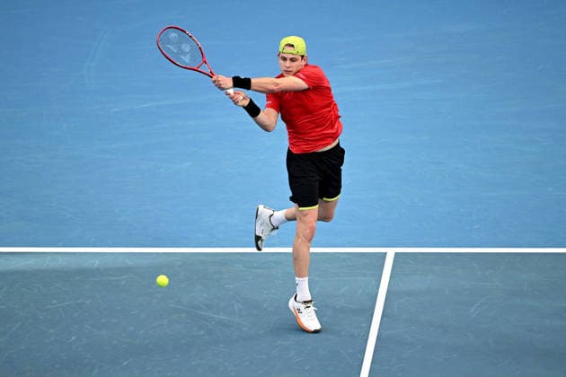 TENNIS UNITED CUP SYDNEY, Zizou Bergs of Belgium plays a shot during the men™s quarterfinal match against Jakub Mensik of Czechia in the 2026 United Cup at Ken Rosewall Arena in Sydney, Thursday, January 8, 2026. ( NO ARCHIVING, EDITORIAL USE ONLY SYDNEY NEW SOUTH WALES AUSTRALIA  Copyright: xDANxHIMBRECHTSx 20260108113339659796