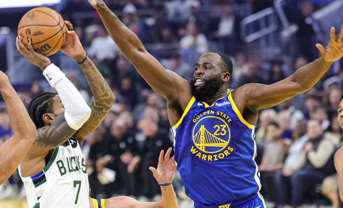 (260108) -- SAN FRANCISCO, Jan. 8, 2026 -- Golden State Warriors Draymond Green (R) competes during the 2025-2026 NBA, Basketball Herren, USA regular season basketball game between Golden State Warriors and Milwaukee Bucks in San Francisco, the United States, Jan. 7, 2026. (Photo by Xinhua) (SP)U.S.-SAN FRANCISCO-BASKETBALL-NBA-GOLDEN STATE WARRIORS VS MILWAUKEE BUCKS ArthurxDong 