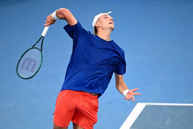TENNIS UNITED CUP SYDNEY, Jakub Mensik of Czechia serves during the men™s quarterfinal match against Zizou Bergs of Belgium in the 2026 United Cup at Ken Rosewall Arena in Sydney, Thursday, January 8, 2026. ( NO ARCHIVING, EDITORIAL USE ONLY SYDNEY NEW SOUTH WALES AUSTRALIA  Copyright: xDANxHIMBRECHTSx 20260108164281919273