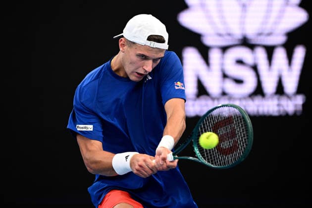 TENNIS UNITED CUP SYDNEY, Jakub Mensik of Czechia plays a shot during the men™s quarterfinal match against Zizou Bergs of Belgium in the 2026 United Cup at Ken Rosewall Arena in Sydney, Thursday, January 8, 2026. ( NO ARCHIVING, EDITORIAL USE ONLY SYDNEY NEW SOUTH WALES AUSTRALIA  Copyright: xDANxHIMBRECHTSx 20260108148597788082