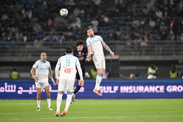 Paris Saint-Germain v Olympique de Marseille - Trophee des Champions 2026 87 Joao NEVES (psg) - 23 Pierre-Emile HOJBJERG (om) during the Trophee des Champions 2026 match between Paris and Marseille on January 8, 2026 at Jaber Al-Ahmad International Stadium in Kuwait City, Kuwait. Kuwait City KoweÃ¯t  Copyright: xFEPx 776439955