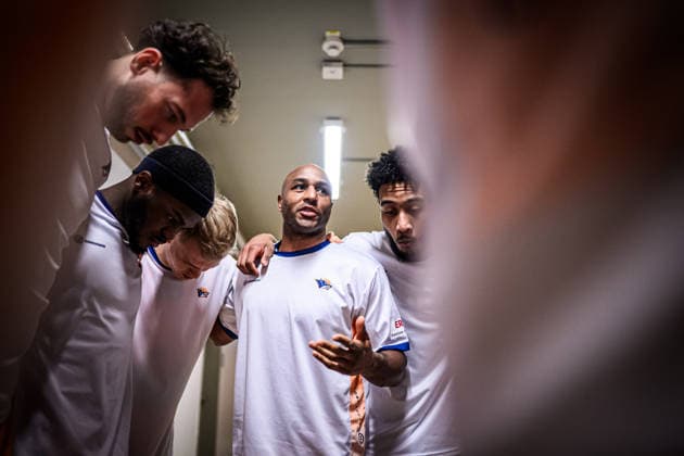 easycredit BBL Basketball Bundesliga 2025 2026 15 Matchday 08 01 2026 Science City Jena vs ROSTOCK SEAWOLVES Center DeAndre Lansdwone Rostock swears in his team Sparkassen Arena