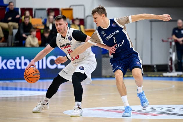 L-R Ondrej Sehnal (Nymburk) and Niklas Wurzner (Heidelberg) in action during the second game for advancement to the round of 16 of the Basketball Champions League: Nymburk - Heidelberg, Prague, Czech Republic, January 8, 2026. (CTKxPhoto OndrejxDeml) CTKPhotoP2026010807704  CTKPhotoP2026010807704