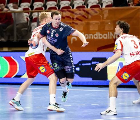 ALMERE - Norway s Sander Sagosen in action against Denmark s Magnus Saugstrup Jensen and Denmark s Niclas Vest Kirkelokke during the Norway-Denmark Golden League handball match. The handball players are preparing for the European Championship, EM, Europameisterschaft SEM VAN DER WAL ANP xVIxANPxSportx xxANPxIVx 546712708 originalFilename: 546712708.jpg