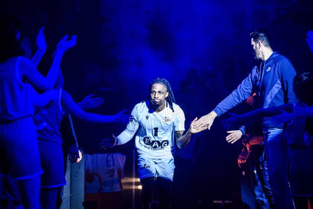 easycredit BBL Basketball Bundesliga 2025 2026 15 Matchday 08 01 2026 Science City Jena vs ROSTOCK SEAWOLVES New signing Uchenna Iroegbu Jena takes to the field, team run-in Sparkassen Arena