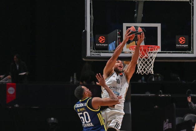 Dubai Basketball v Fenerbahce Beko - EuroLeague DUBAI, UNITED ARAB EMIRATES - JANUARY 8: Bonzie Colson (L) of Fenerbahce Beko in action against Justin Anderson (R) of Dubai Basketball during the EuroLeague 2025-26 season game between Dubai Basketball and Fenerbahce Beko at the Coca Cola Arena in Dubai, United Arab Emirates on January 8, 2026. Waleed Zein Anadolu Dubai United Arab Emirates. Editorial use only. Please get in touch for any other usage.  Copyright: x2026xAnadoluxWaleedxZeinx
