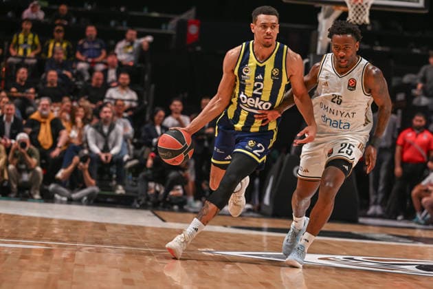 Dubai Basketball v Fenerbahce Beko - EuroLeague DUBAI, UNITED ARAB EMIRATES - JANUARY 8: Wade Baldwin IV (L) of Fenerbahce Beko in action against McKinley Wright IV (R) of Dubai Basketball during the EuroLeague 2025-26 season game between Dubai Basketball and Fenerbahce Beko at the Coca Cola Arena in Dubai, United Arab Emirates on January 8, 2026. Waleed Zein Anadolu Dubai United Arab Emirates. Editorial use only. Please get in touch for any other usage.  Copyright: x2026xAnadoluxWaleedxZeinx