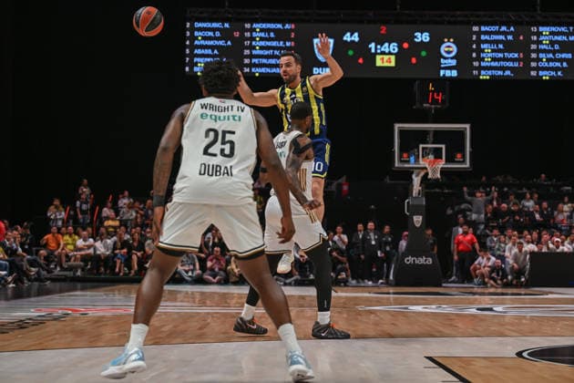Dubai Basketball v Fenerbahce Beko - EuroLeague DUBAI, UNITED ARAB EMIRATES - JANUARY 8: Melih Mahmutoglu (back) of Fenerbahce Beko in action during the EuroLeague 2025-26 season game between Dubai Basketball and Fenerbahce Beko at the Coca Cola Arena in Dubai, United Arab Emirates on January 8, 2026. Waleed Zein Anadolu Dubai United Arab Emirates. Editorial use only. Please get in touch for any other usage.  Copyright: x2026xAnadoluxWaleedxZeinx