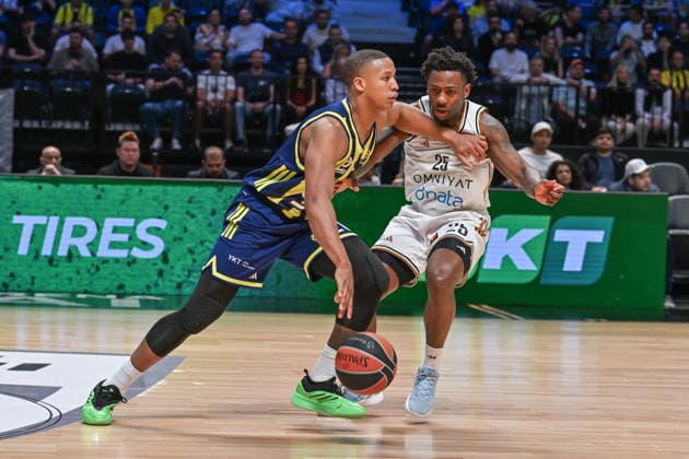 Dubai Basketball v Fenerbahce Beko - EuroLeague DUBAI, UNITED ARAB EMIRATES - JANUARY 8: Devon Hall (L) of Fenerbahce and McKinley Wright IV (R) of Dubai Basketball compete for the ball during the EuroLeague 2025-26 season game between Dubai Basketball and Fenerbahce Beko at the Coca Cola Arena in Dubai, United Arab Emirates on January 8, 2026. Waleed Zein Anadolu Dubai United Arab Emirates. Editorial use only. Please get in touch for any other usage.  Copyright: x2026xAnadoluxWaleedxZeinx
