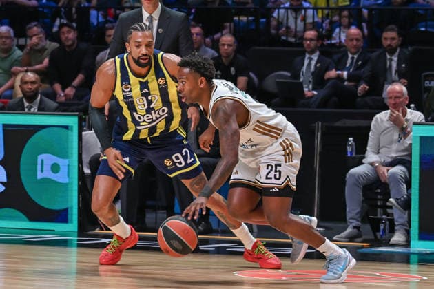Dubai Basketball v Fenerbahce Beko - EuroLeague DUBAI, UNITED ARAB EMIRATES - JANUARY 8: Khem Birch (L) of Fenerbahce and McKinley Wright IV?????? (R) of Dubai Basketball compete for the ball during the EuroLeague 2025-26 season game between Dubai Basketball and Fenerbahce Beko at the Coca Cola Arena in Dubai, United Arab Emirates on January 8, 2026. Waleed Zein Anadolu Dubai United Arab Emirates. Editorial use only. Please get in touch for any other usage.  Copyright: x2026xAnadoluxWaleedxZeinx