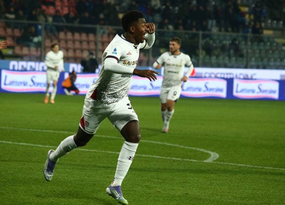 Cagliari Yael Fritz Junior Trepy esultanza. goal2-2-2 during the Serie A soccer match between Cremonese and Cagliari at the Giovanni Zini in Cremona, north west Italy - GiovedÃ¬ , 8 Gennaio 2026. - Soccer .  Copyright: xAlbertoxMariani LaPressex