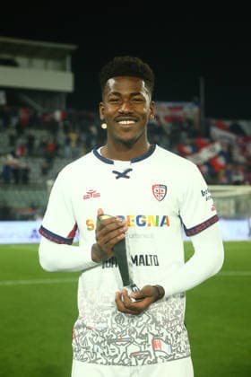 Cagliari Yael Fritz Junior Trepy player of the match panini goal2-2-2 during the Serie A soccer match between Cremonese and Cagliari at the Giovanni Zini in Cremona, north west Italy - GiovedÃ¬ , 8 Gennaio 2026. - Soccer .  Copyright: xAlbertoxMariani LaPressex