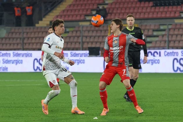 Cremonese s Alessio Zerbin during the Serie A soccer match between Cremonese and Cagliari at the Giovanni Zini Stadium in Cremona Italy, 8 january 2026. - Soccer .  Copyright: xAlbertoxMariani LaPressex