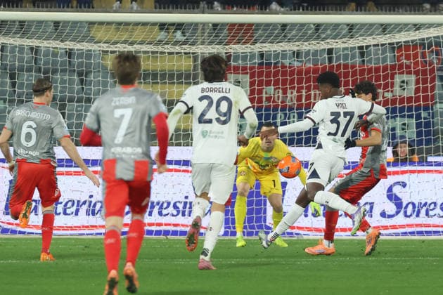 Cagliari s TrepyYael scores the goal 2-2 during the Serie A soccer match between Cremonese and Cagliari at the Giovanni Zini Stadium in Cremona Italy, 8 january 2026. - Soccer .  Copyright: xAlbertoxMariani LaPressex