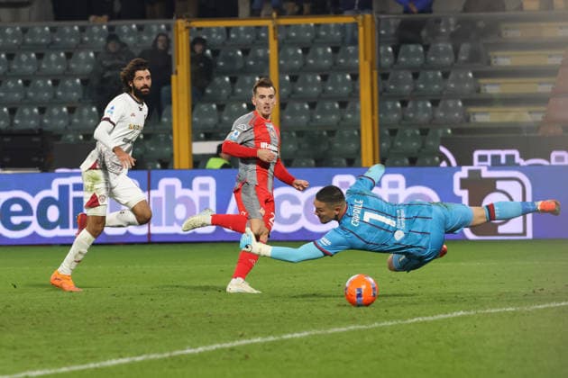 Cremonese s Jari Vandeputte occasione finale during the Serie A soccer match between Cremonese and Cagliari at the Giovanni Zini Stadium in Cremona Italy, 8 january 2026. - Soccer .  Copyright: xAlbertoxMariani LaPressex