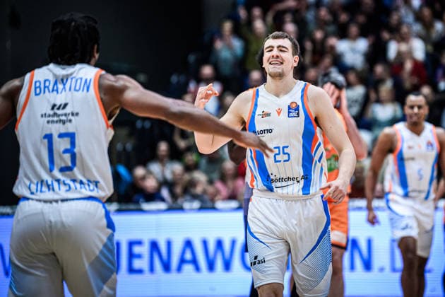 easycredit BBL Basketball Bundesliga 2025 2026 15 Matchday 08 01 2026 Science City Jena vs ROSTOCK SEAWOLVES v re Lorenz Bank Jena celebrates a 3-pointer with Keith Braxton Jena Sparkassen Arena