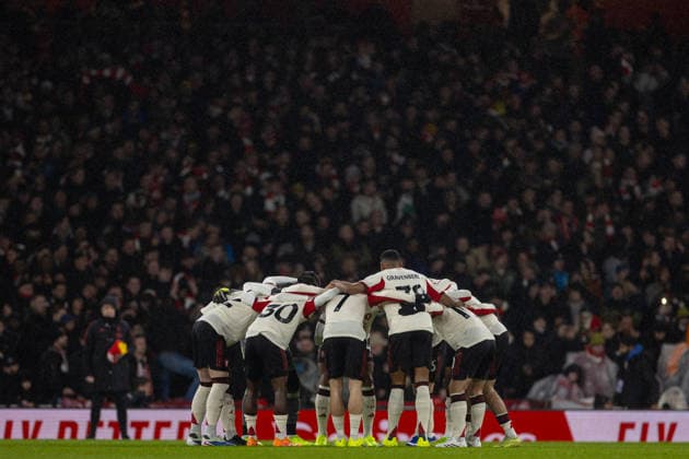 Football - FA Premier League - Arsenal FC v Liverpool FC LONDON, ENGLAND - Thursday, January 8, 2026: Liverpool s players form a pre-match huddle before the FA Premier League match between Arsenal FC and Liverpool FC at the Emirates Stadium. (Photo by David Rawcliffe Propaganda) LONDON Emirates Stadium GREATER LONDON ENGLAND  Copyright: xDavidxRawcliffex P2026-01-08-Arsenal_Liverpool-15