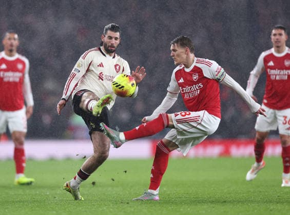 London, England, 8th January 2026. Dominik Szoboszlai of Liverpool (l) tackled by Martin Odegaard of Arsenal (r) during the Arsenal vs Liverpool Premier League match at the Emirates Stadium, London. Picture credit should read: David Klein Sportimage EDITORIAL USE ONLY. No use with unauthorised audio, video, data, fixture lists, club league logos or live services. Online in-match use limited to 120 images, no video emulation. No use in betting, games or single club league player publications. SPI_007_DK_Arsenal_Liverpool SPI-4439-0007