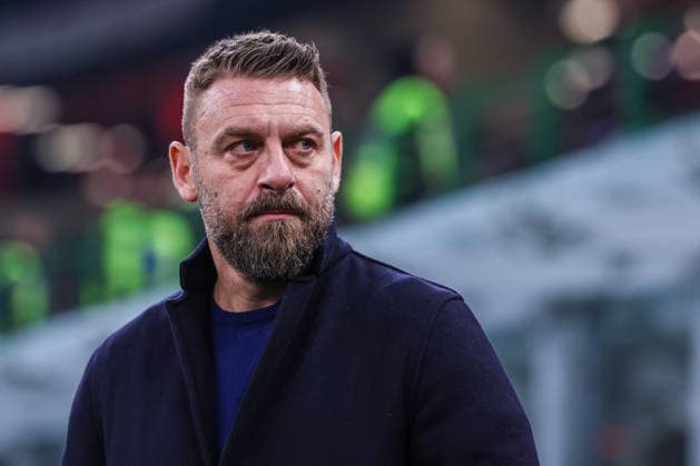 AC Milan vs Genoa CFC Serie A 2025 26 08 01 2026 Daniele De Rossi Head Coach of Genoa CFC looks on during Serie A 2025 26 football match between AC Milan and Genoa CFC at San Siro Stadium in Milan Copyright: xBEAUTIFULxSPORTS Carabellix