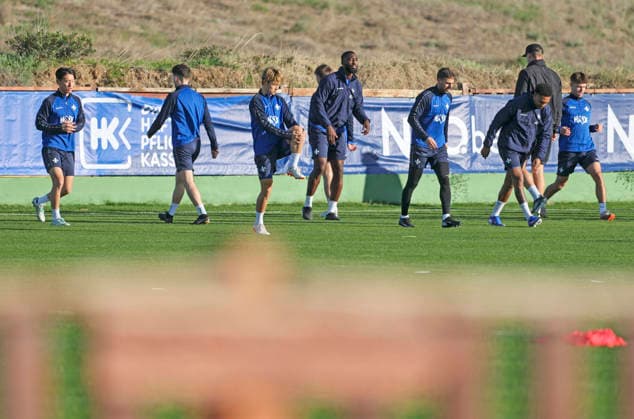 Soccer training camp SV Darmstadt 98 El Saler ESP 08 01 26, training under a blue sky but strong wind,