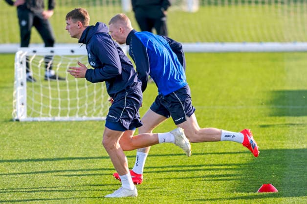 Soccer training camp SV Darmstadt 98 El Saler ESP 08 01 26, Training under blue sky but strong wind, Bartosz Bialek Kai Klefisch