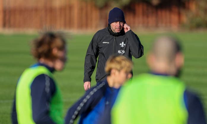 Football training camp SV Darmstadt 98 El Saler ESP 08 01 26, training under a blue sky but strong wind, head coach Florian Kohfeldt,