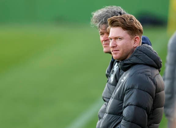 Soccer training camp SV Darmstadt 98 El Saler ESP 08 01 26, training under a blue sky but strong wind, Paul Fernie,