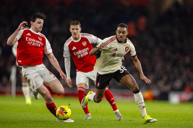 Football - FA Premier League - Arsenal FC v Liverpool FC LONDON, ENGLAND - Thursday, January 8, 2026: Liverpool s Ryan Gravenberch (R) and Arsenal s Declan Rice during the FA Premier League match between Arsenal FC and Liverpool FC at the Emirates Stadium. (Photo by David Rawcliffe Propaganda) LONDON Emirates Stadium GREATER LONDON ENGLAND  Copyright: xDavidxRawcliffex P2026-01-08-Arsenal_Liverpool-29