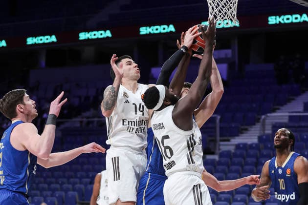 January 8, 2026, Madrid, Madrid, Spain: Gabriel Deck and Usman Garuba of Real Madrid competes for the ball during the EuroLeague Regular Season Round 21 match between Real Madrid and Maccabi Tel Aviv at Movistar Arena on January 08 2026, in Madrid, Spain. Madrid Spain - ZUMAa181 20260108_zaa_a181_052 Copyright: xIrinaxR.xHipolitox