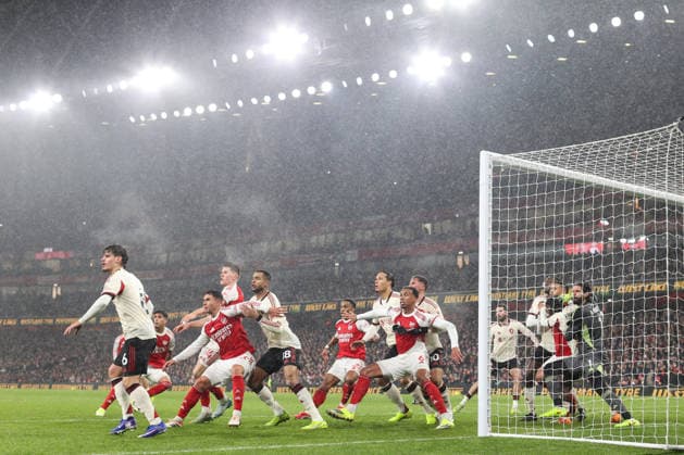 Arsenal gegen Liverpool 08. Januar 2026, London Premier League Fußball Arsenal gegen Liverpool Eine allgemeine Ansicht des Spiels, wenn der Ball in den Strafraum gespielt wird Foto Charlotte Wilson Abseits London UK  Copyright: xCharlottexWilsonx xOffsidexOffside
