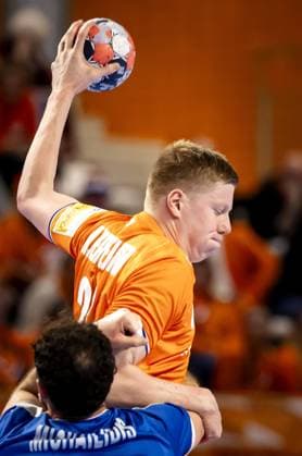 ALMERE - Niels Versteijnen of the Netherlands in action during the Golden League handball match between the Netherlands and Greece. The handball players are preparing for the European Championship, EM, Europameisterschaft SEM VAN DER WAL ANP xVIxANPxSportx xxANPxIVx 546719144 originalFilename: 546719144.jpg