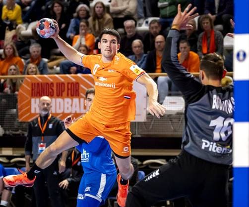 ALMERE - Kaj Geenen of the Netherlands in action against Petros Boukovinas of Greece during the Netherlands-Greece Golden League handball match. The handball players are preparing for the European Championship, EM, Europameisterschaft SEM VAN DER WAL ANP xVIxANPxSportx xxANPxIVx 546719313 originalFilename: 546719313.jpg