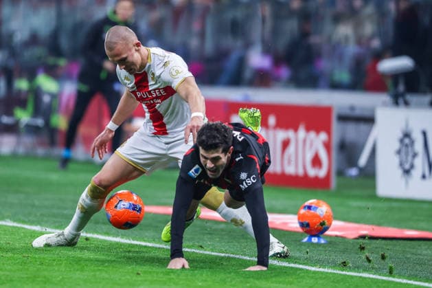 CALCIO - Serie A - AC Milan vs Genoa CFC Christian Pulisic of AC Milan competes for the ball with Leo Skiri Ostigard of Genoa CFC during Serie A 2025 26 football match between AC Milan and Genoa CFC at San Siro Stadium in Milan Milan Italy  Copyright: xIPAxSport ABACAx