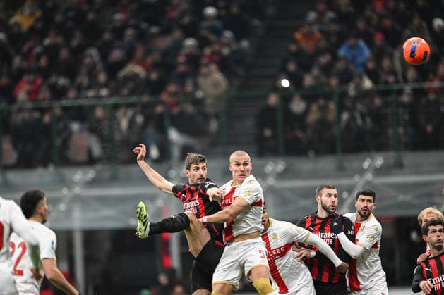 Matteo Gabbia of AC Milan in action during the Italian Serie A football match between AC Milan and Genoa Cfc on January 8th, 2026 at Giuseppe Meazza San Siro Siro stadium in Milan, Italy  Copyright: xTizianoxBallabio IPAxSportx xipa-agency.netx xx IPA_69826565 IPA_Agency_IPA69826565