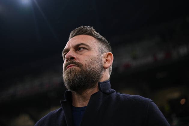 Head Coach Daniele De Rossi of Genoa Cfc, during the Italian Serie A football match between AC Milan and Genoa Cfc on January 8th, 2026 at Giuseppe Meazza San Siro Siro stadium in Milan, Italy  Copyright: xTizianoxBallabio IPAxSportx xipa-agency.netx xx IPA_69826592 IPA_Agency_IPA69826592