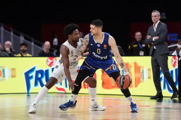 January 8, 2026, Madrid, Madrid, Spain: Iffe Lundberg of Maccabi Rapyd Tel Aviv and Andres Feliz of Real Madrid in action during the EuroLeague Regular Season Round 21 match between Real Madrid and Maccabi Tel Aviv at Movistar Arena on January 08 2026, in Madrid, Spain. Madrid Spain - ZUMAa181 20260108_zaa_a181_073 Copyright: xIrinaxR.xHipolitox