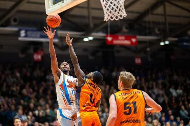 BASKETBALL EASYCREDIT BBL 15 GAME DAY SCIENCE CITY JENA ROSTOCK SEAWOLVES FOR EDITORIAL PURPOSES ONLY p 08 01 2026 Jena Basketball easyCredit BBL 1 Basketball Bundesliga Season 2025 2026 15 Matchday Sparkassen Arena Science City Jena ROSTOCK SEAWOLVES in photo Keith Braxton JR 13 Science City Jena in duel with TJ Crockett Jr 0 Rostock Seawolves Germany Thueringen Jena Copyright SaschaxFromm Copyright: SaschaxFromm doc841rpy3hieccfwzpq7r ,EDITORIAL USE ONLY Copyright: SaschaxFromm