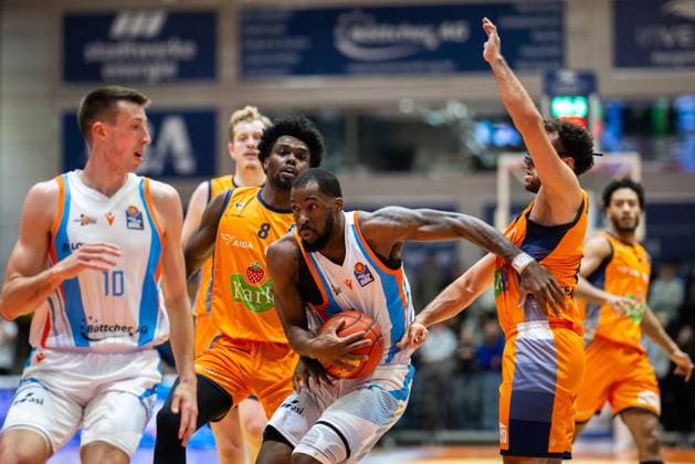 BASKETBALL EASYCREDIT BBL 15 GAME DAY SCIENCE CITY JENA ROSTOCK SEAWOLVES FOR EDITORIAL PURPOSES ONLY p 08 01 2026 Jena Basketball easyCredit BBL 1 Basketball Bundesliga Season 2025 2026 15 Matchday Sparkassen Arena Science City Jena ROSTOCK SEAWOLVES in the photo Naz Bohannon 15 Science City Jena in a duel with Kassim Nicholson 8 Rostock Seawolves and Elias Baggette 4 Rostock Seawolves Germany Thueringen Jena Copyright SaschaxFromm Copyright: SaschaxFromm doc841rpz79ze1cgbflql2 ,EDITORIAL USE ONLY Copyright: SaschaxFromm