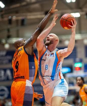 BASKETBALL EASYCREDIT BBL 15 GAME DAY SCIENCE CITY JENA ROSTOCK SEAWOLVES FOR EDITORIAL PURPOSES ONLY p 08 01 2026 Jena Basketball easyCredit BBL 1 Basketball Bundesliga Season 2025 2026 15 Matchday Sparkassen Arena Science City Jena ROSTOCK SEAWOLVES in the photo Robin Christen 8 Science City Jena in a duel with DeAndre Lansdowne 9 Rostock Seawolves Germany Thueringen Jena Copyright SaschaxFromm Copyright: SaschaxFromm doc841rquwd1no5dptzq7r ,EDITORIAL USE ONLY Copyright: SaschaxFromm